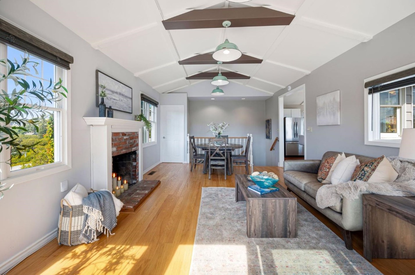 1941 Hillman Ave, Belmont CA  94002-1739 exterior