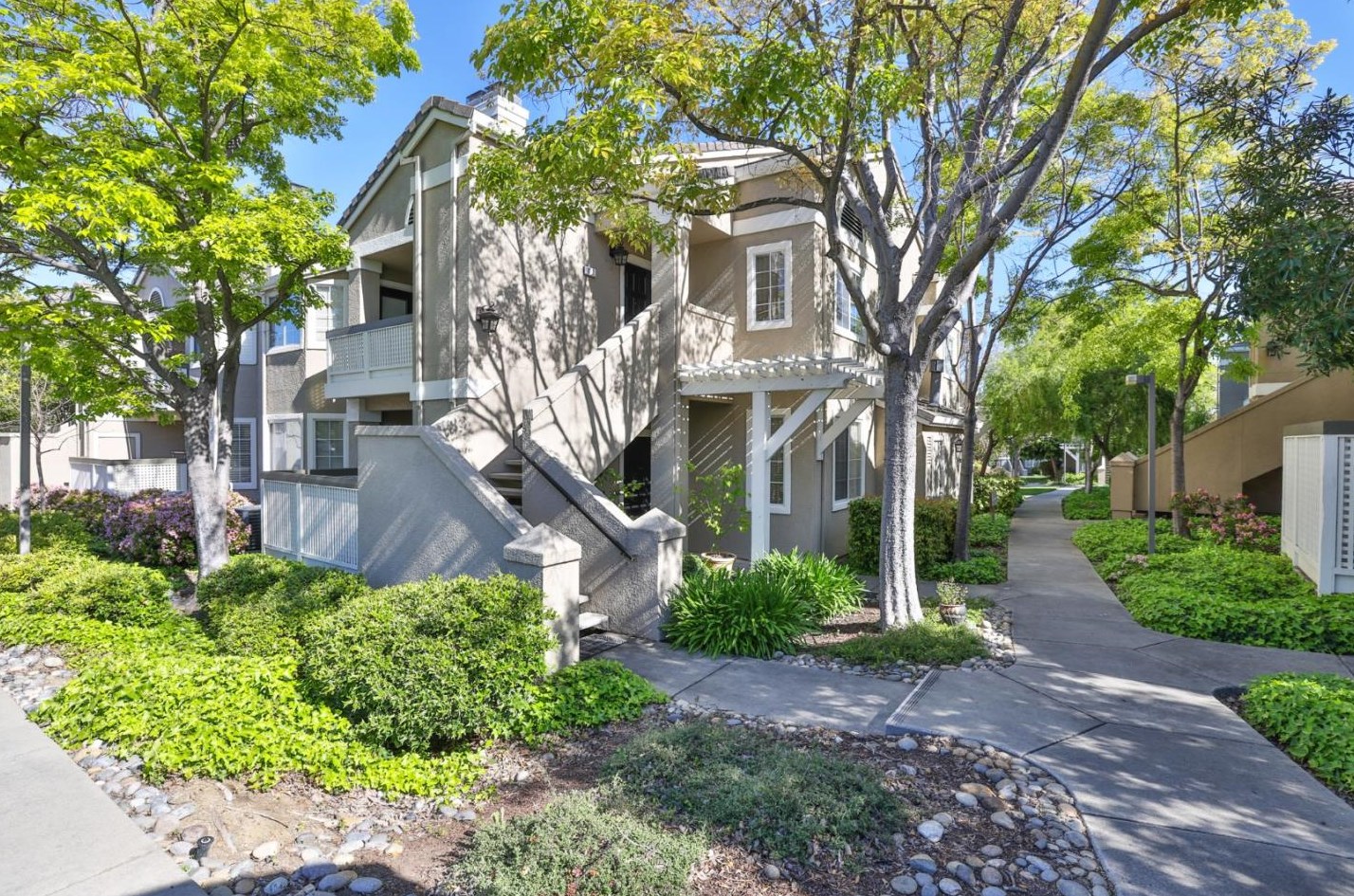 870 Lake Mcclure Dr, San Jose, CA 95123