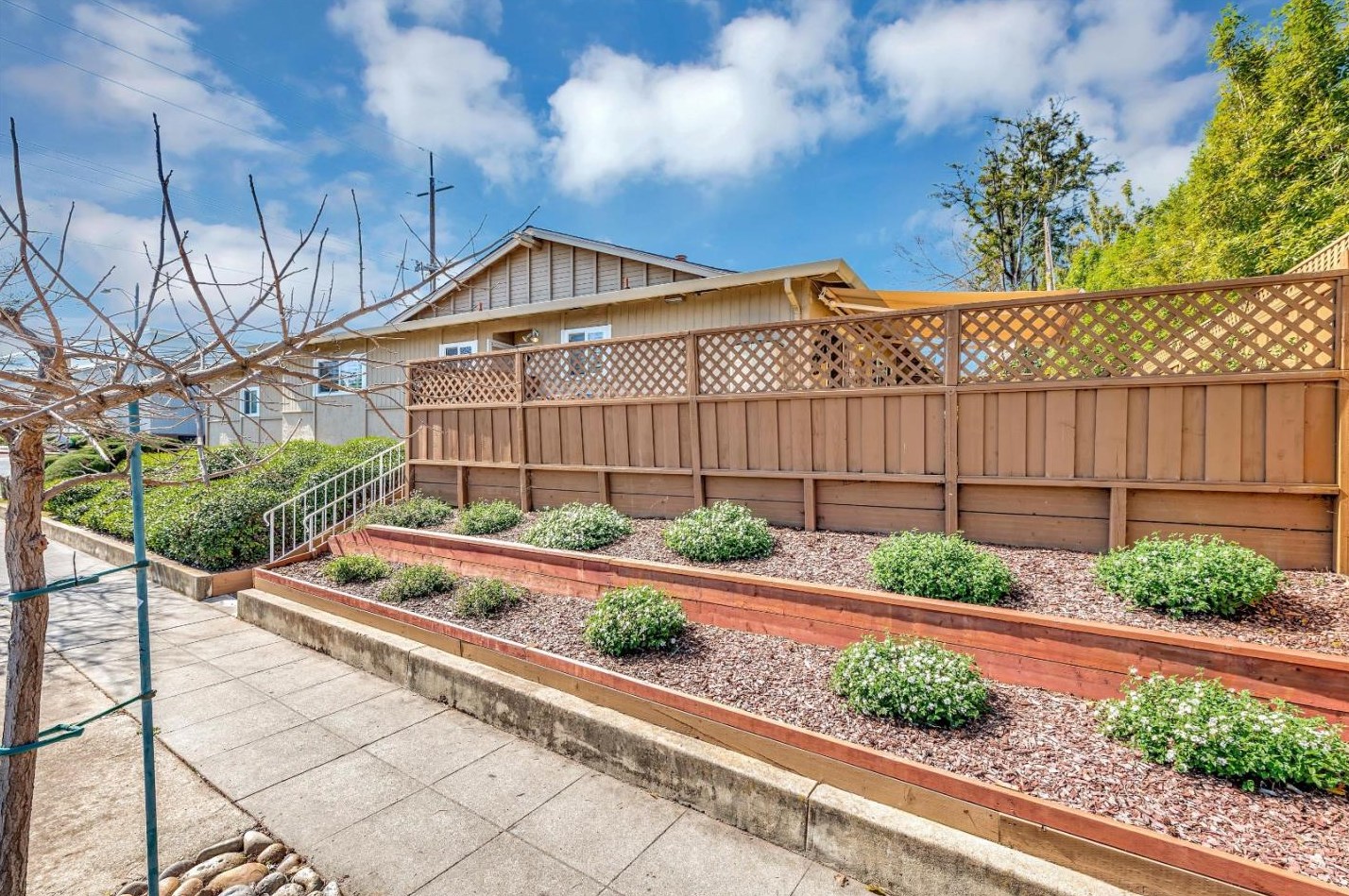1577 Branham Ln, San Jose, CA 95118-2203