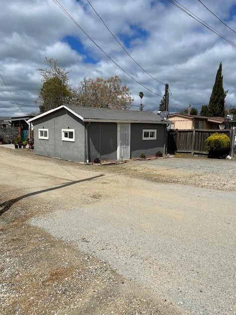 370 Bridgevale Rd, Hollister, CA 95023