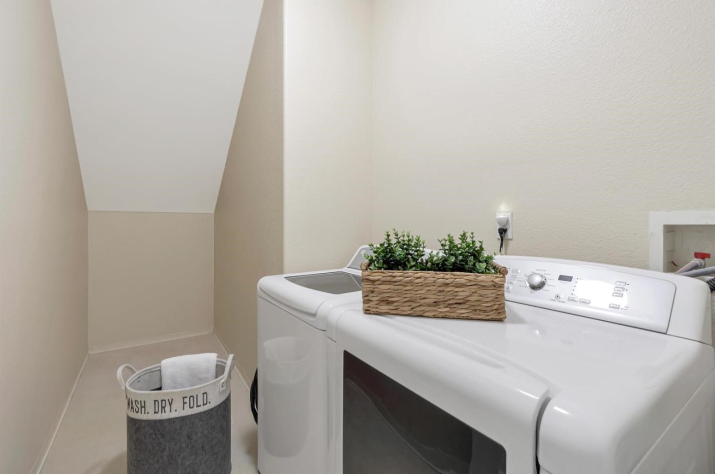 2248 Glen Canyon Dr, West Pittsburg CA  94565-2497 exterior