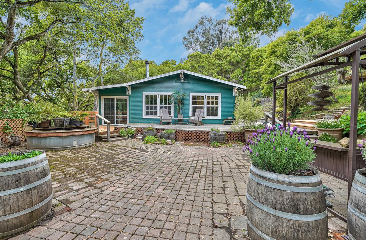 2250 Leo Pl, Aromas, CA 95004-9759