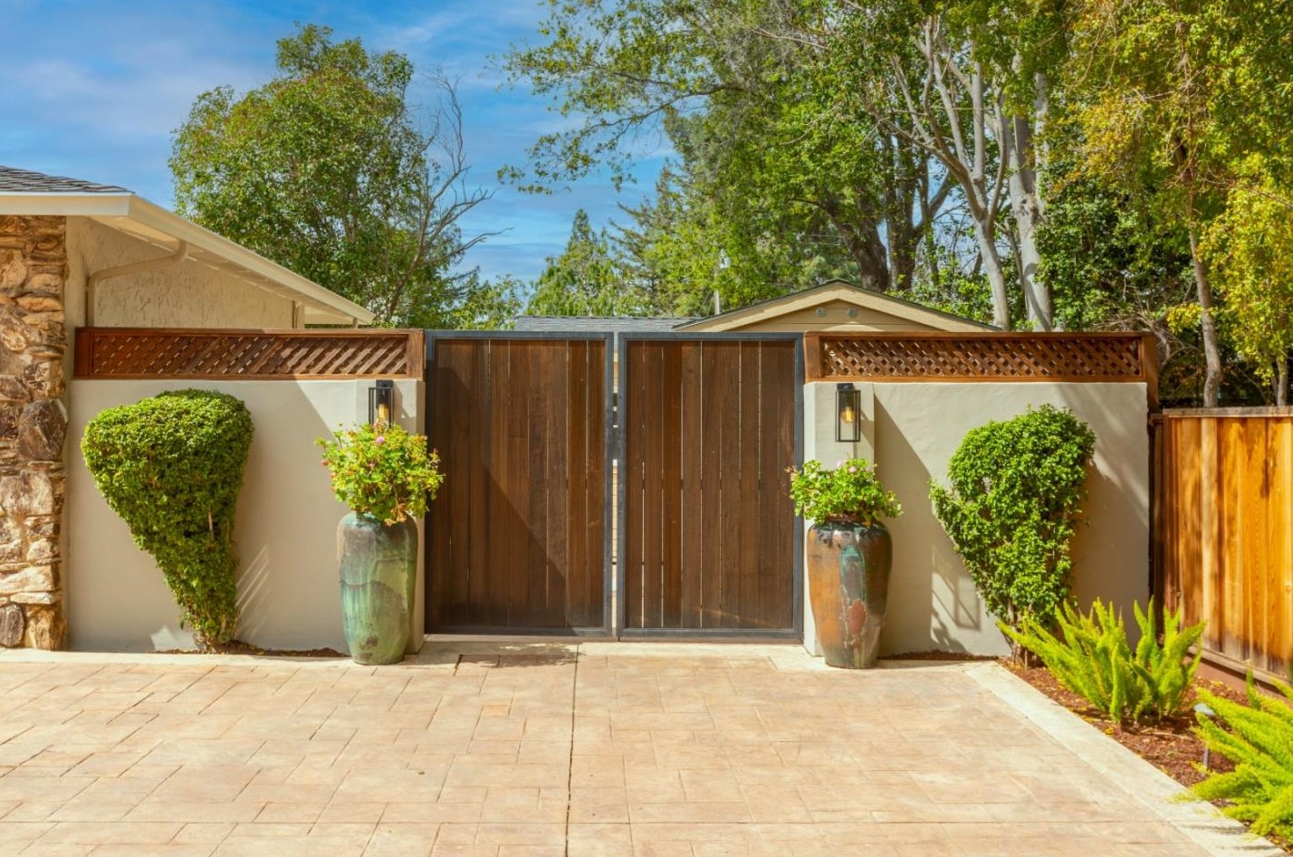 490 Cherry Ave, Los Altos CA 94022-1621 exterior