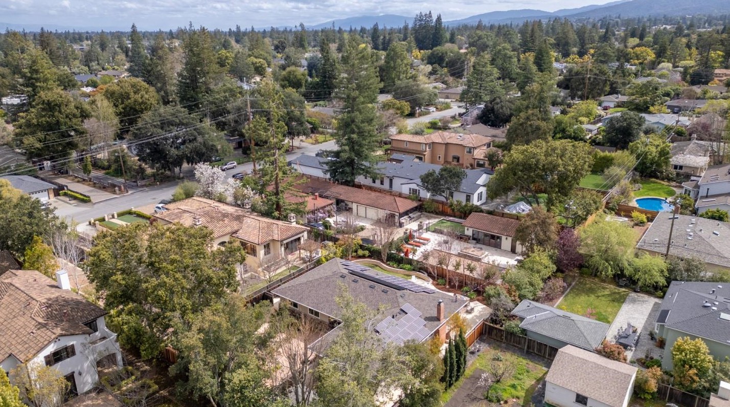 490 Cherry Ave, Los Altos CA 94022-1621 exterior