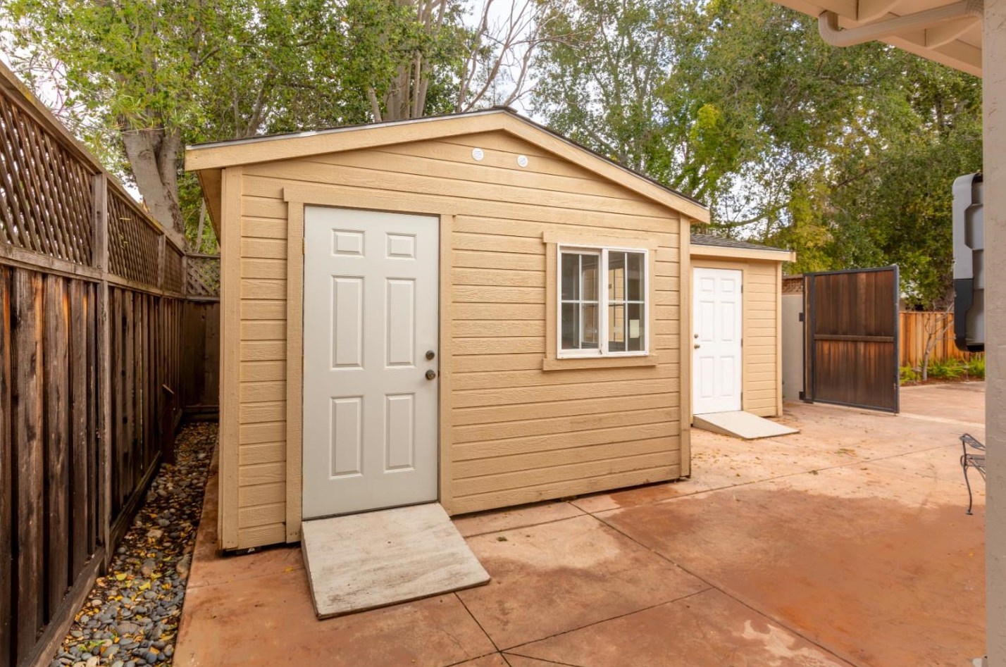 490 Cherry Ave, Los Altos CA 94022-1621 exterior