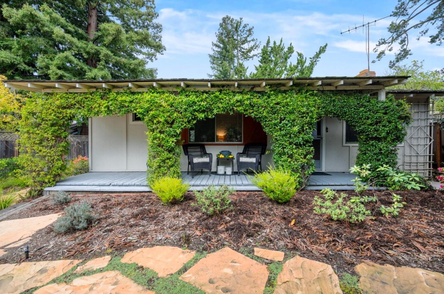 980 Altschul Ave, Menlo Park CA  94025-6705 exterior