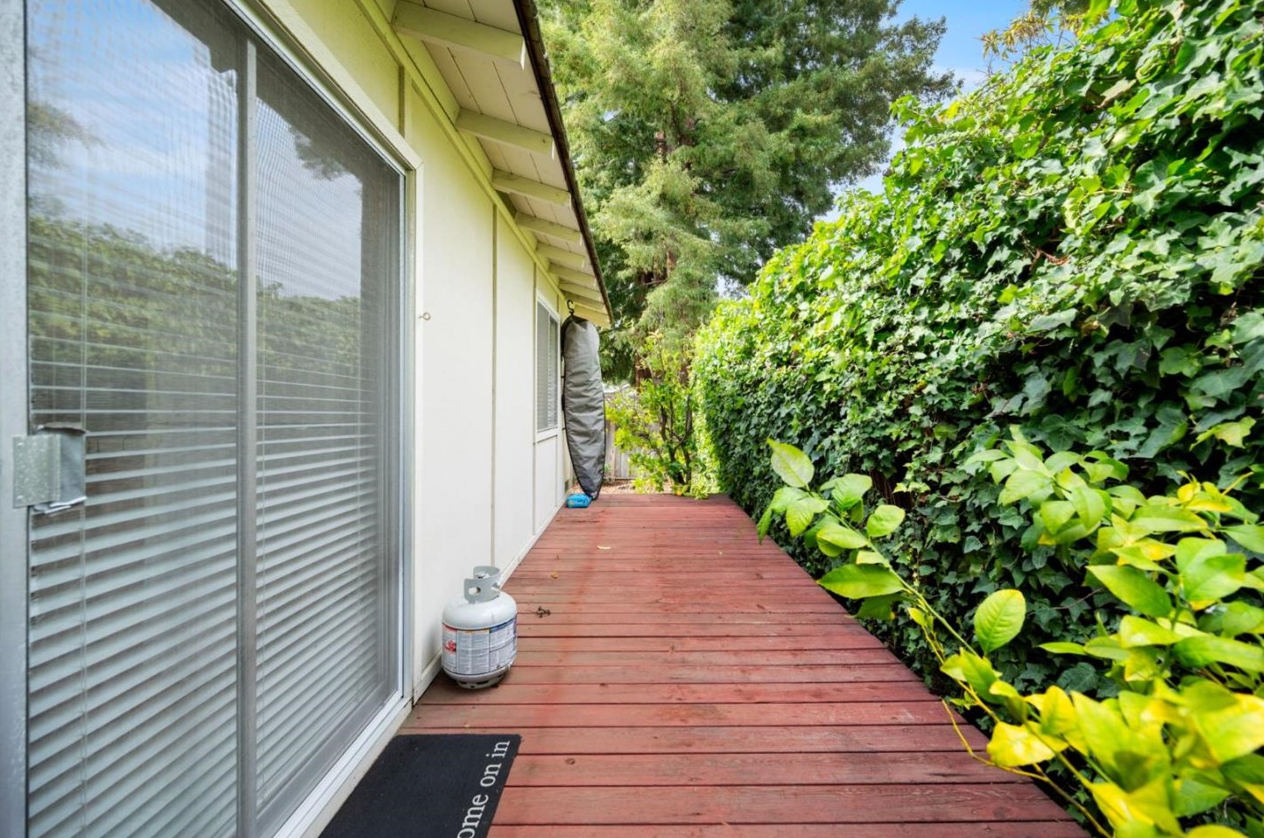 980 Altschul Ave, Menlo Park CA  94025-6705 exterior