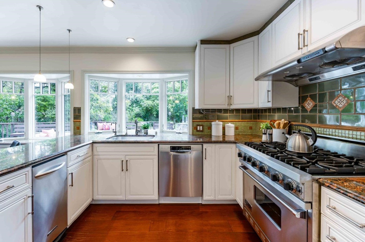 805 La Mesa Dr, Menlo Park CA  94028-7420 exterior