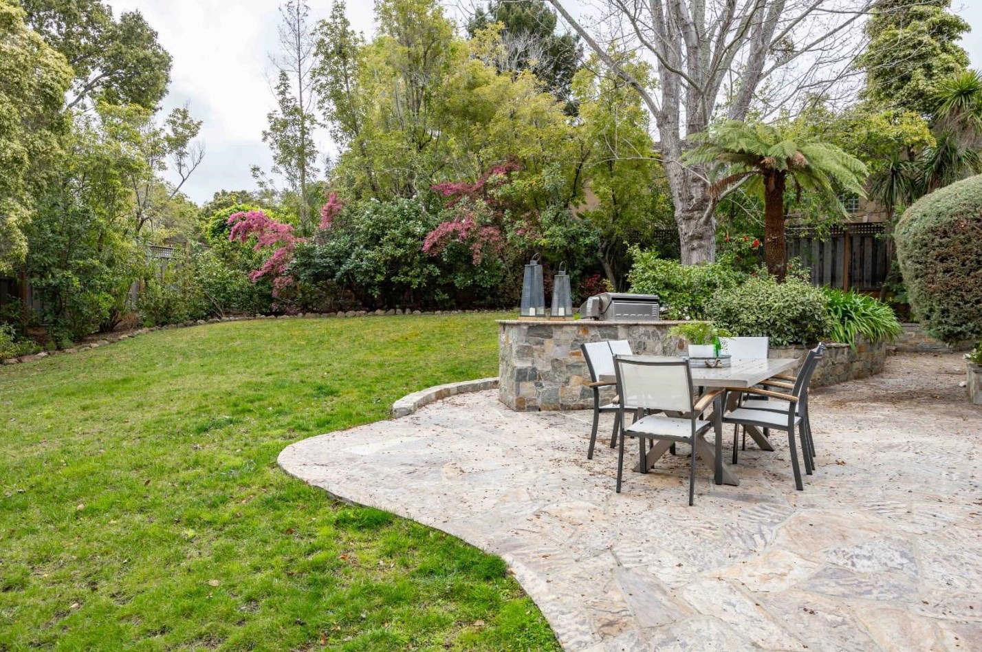 805 La Mesa Dr, Menlo Park CA  94028-7420 exterior