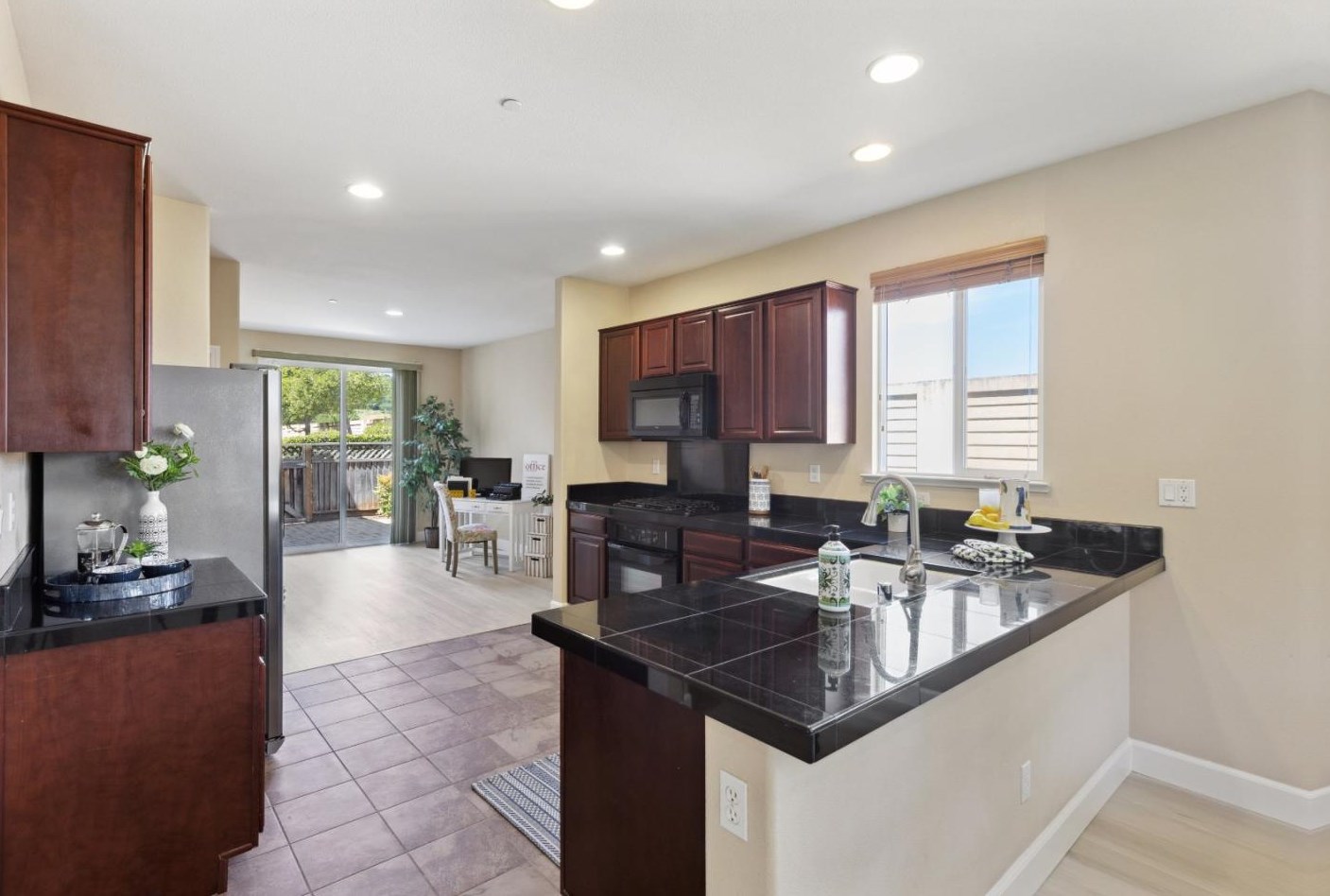 7954 Spanish Oak Cir, Gilroy CA  95020-2538 exterior