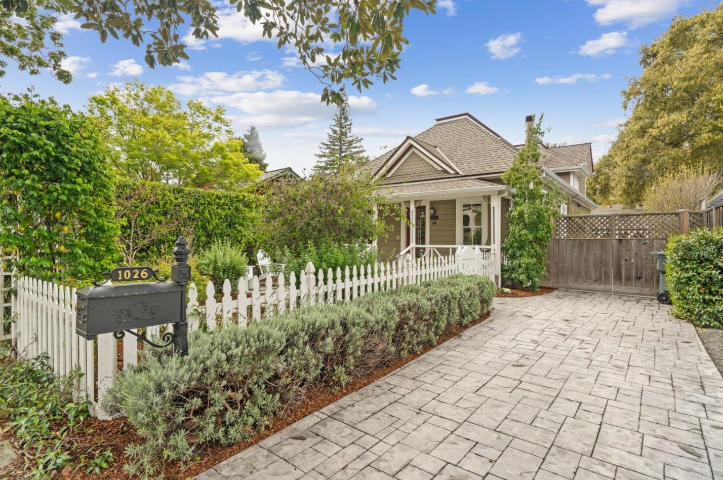1026 Webster St, Palo Alto, CA 94301