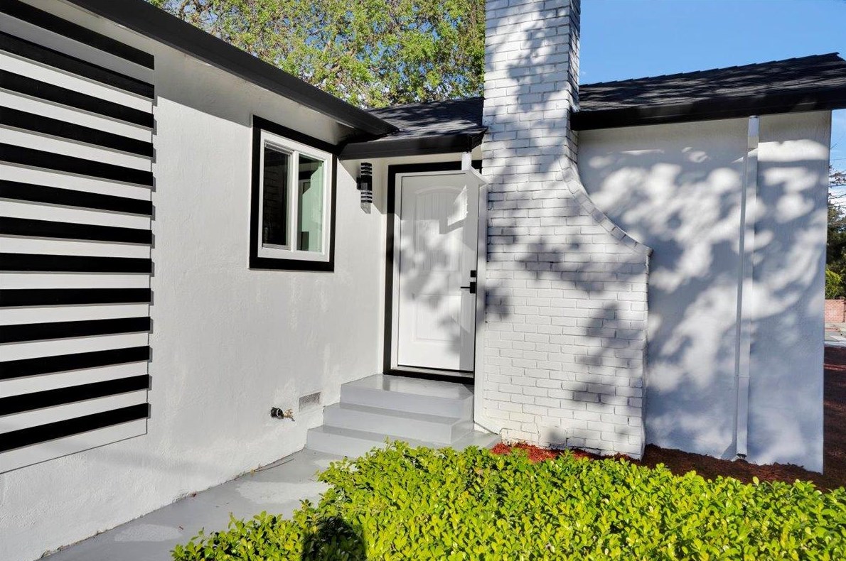 551 Newbridge St, Menlo Park, CA 94025-1617