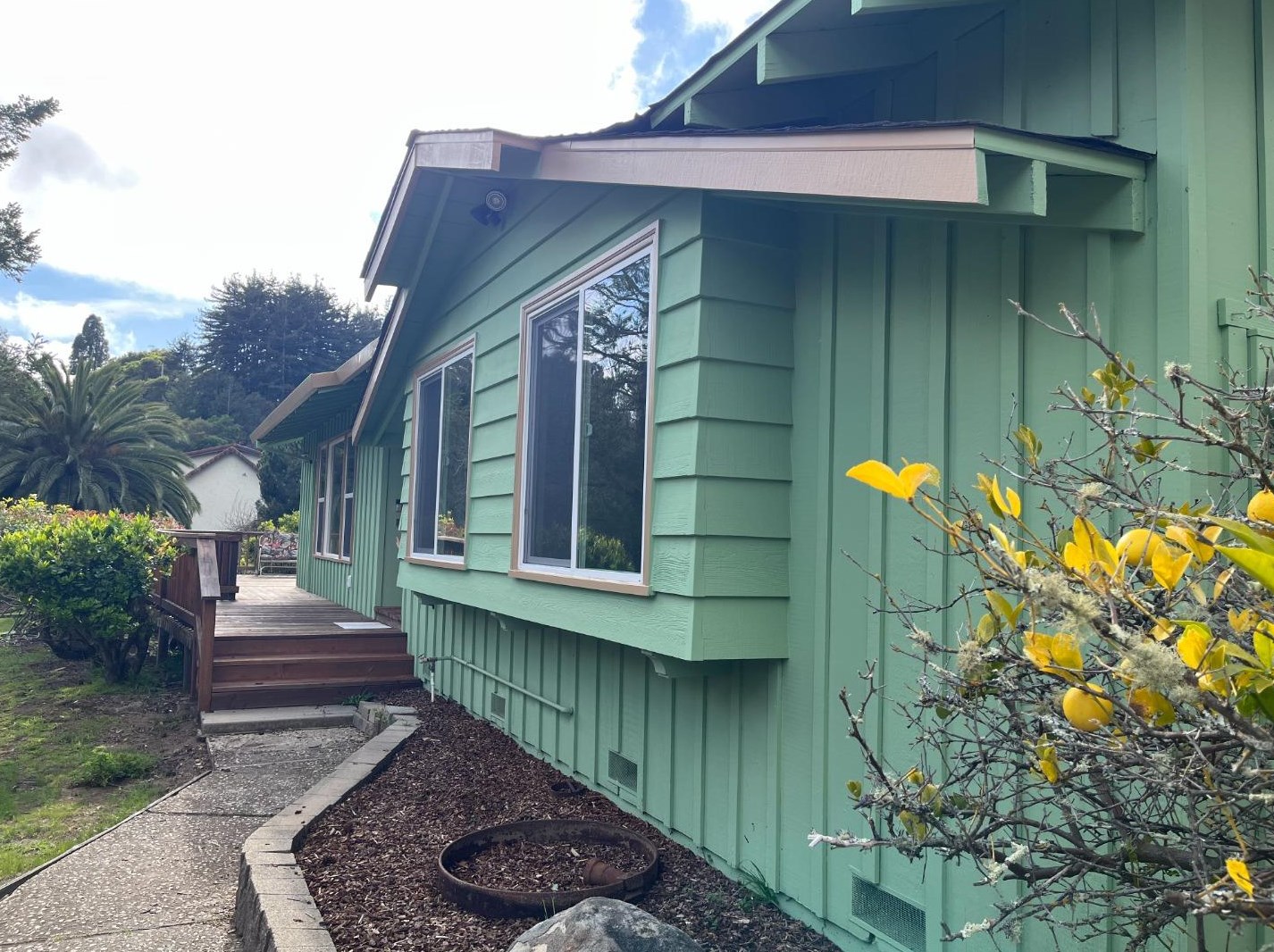 25 Enos Ln, Watsonville, CA 95076