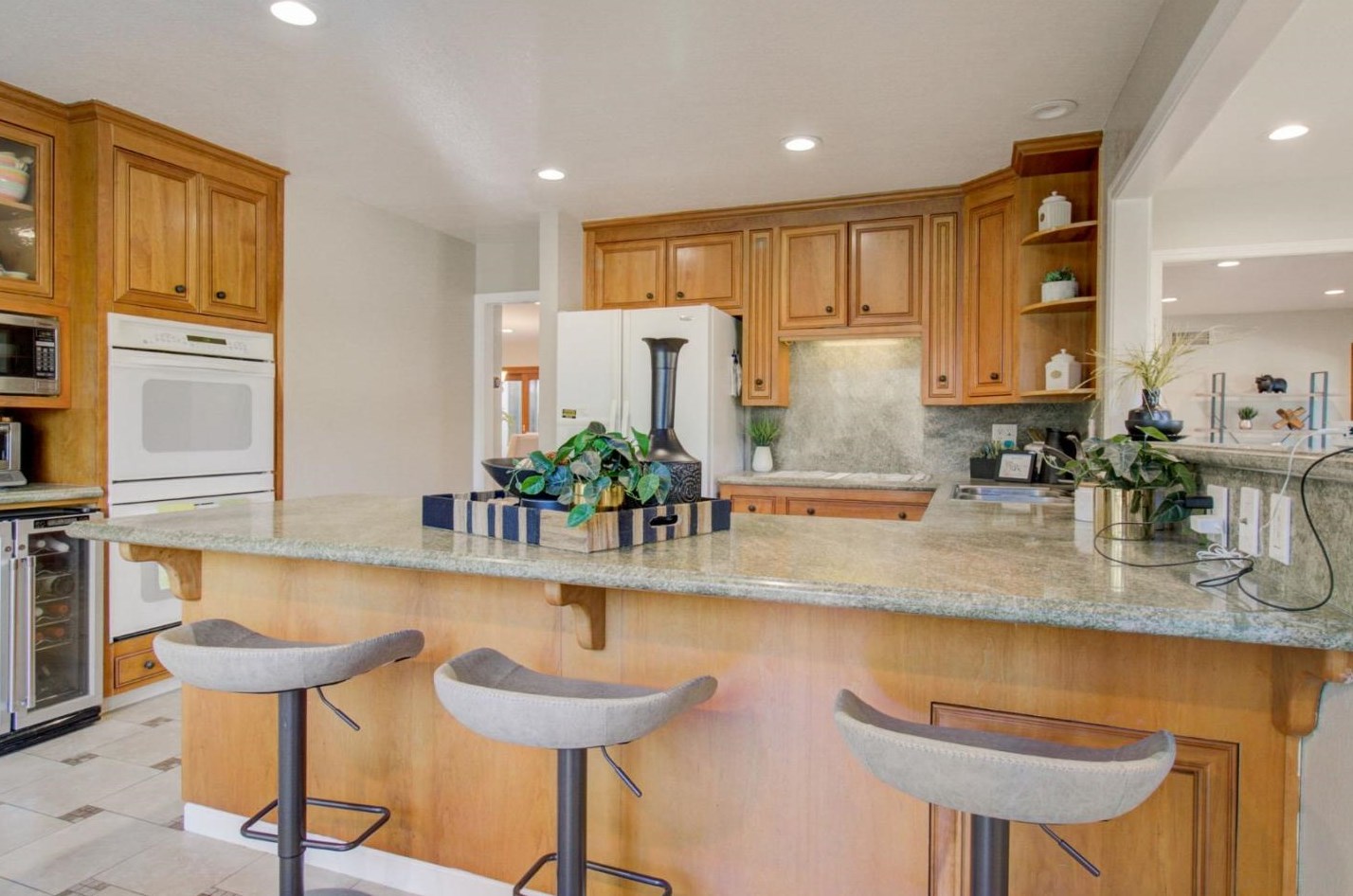 11012 Canyon Vista Dr, Cupertino CA  95014-5405 exterior