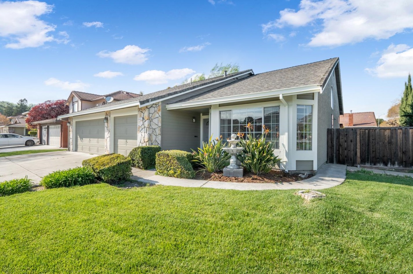 1415 Quail Walk Dr, Gilroy, CA 95020