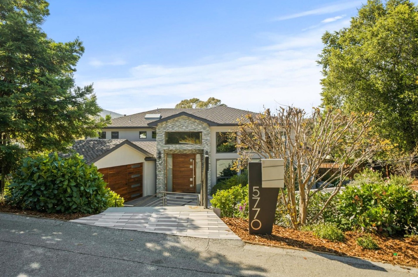 5770 Arboretum Dr, Los Altos, CA 94024