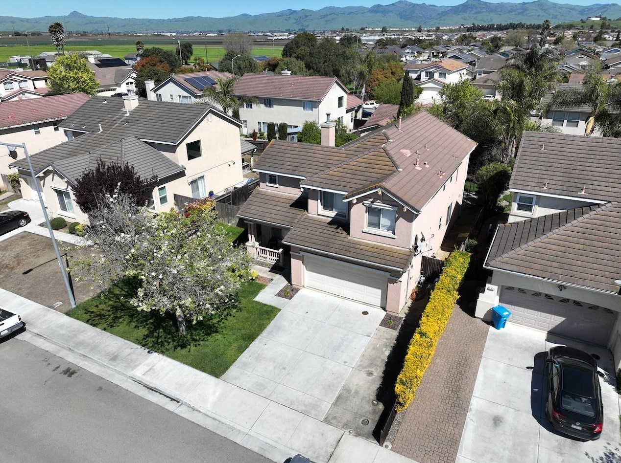 101 Beresini Ln, Hollister CA  95023-9068 exterior