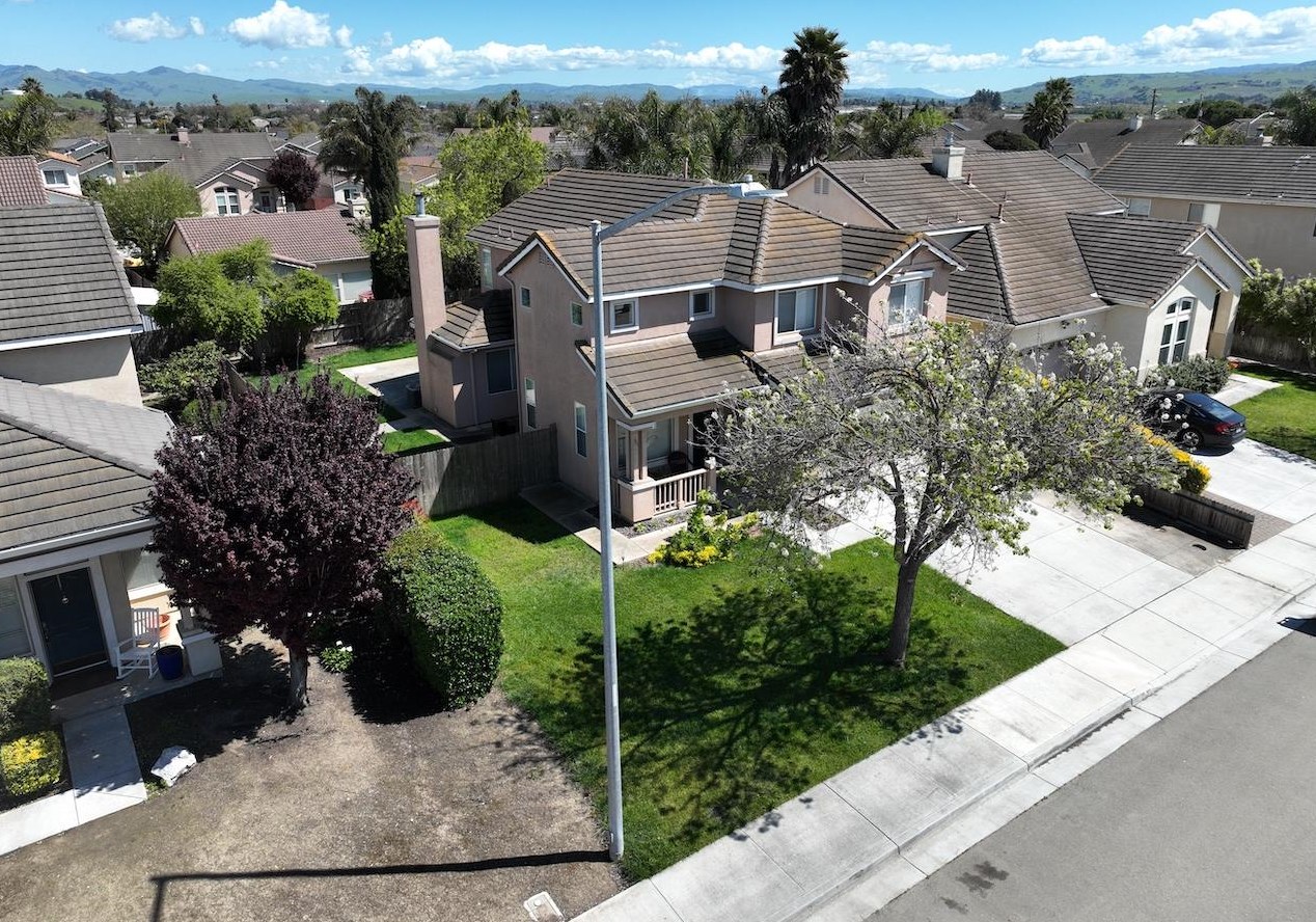 101 Beresini Ln, Hollister CA  95023-9068 exterior