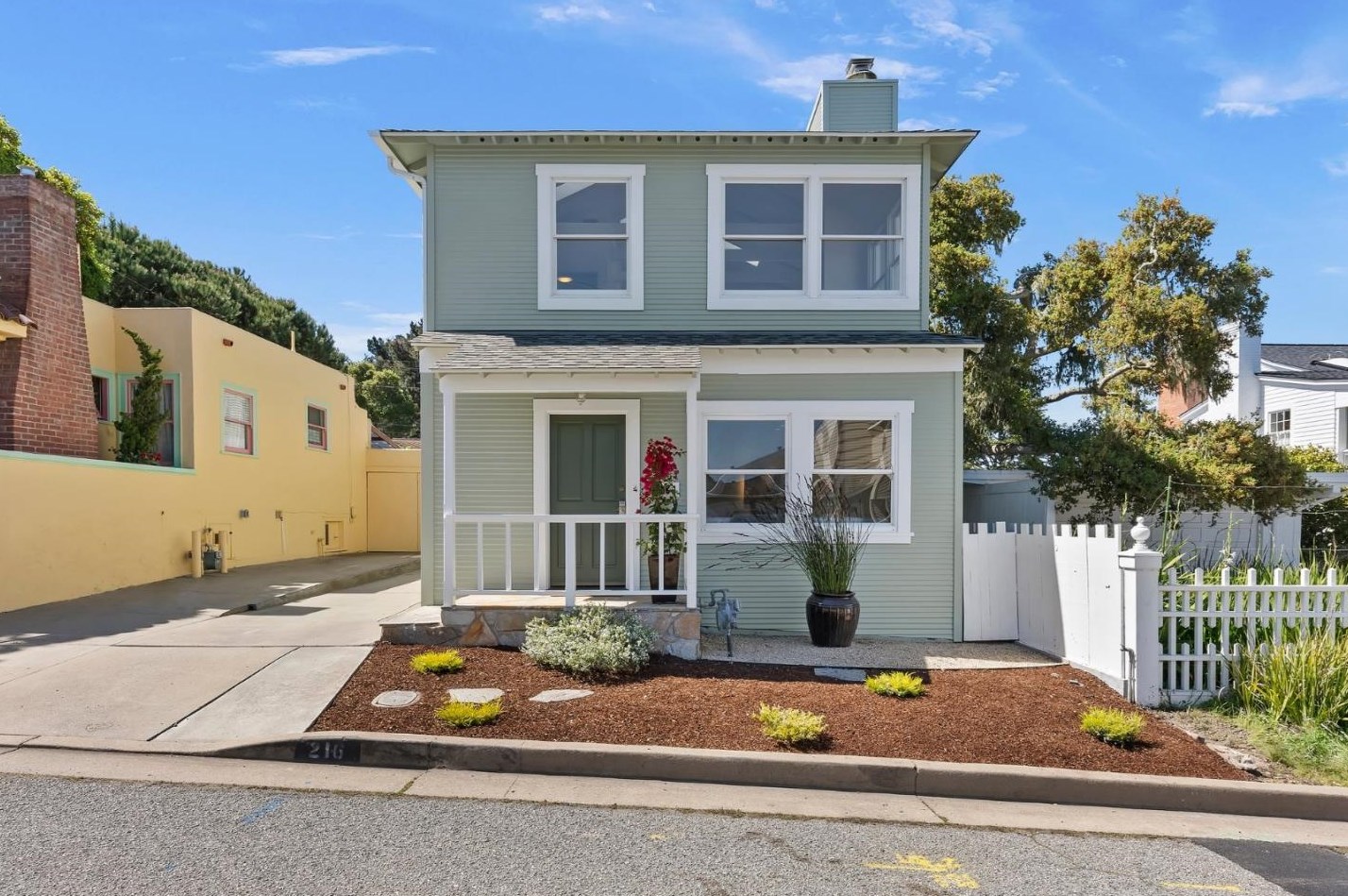 216 2nd St, Del Monte Park, CA 93950