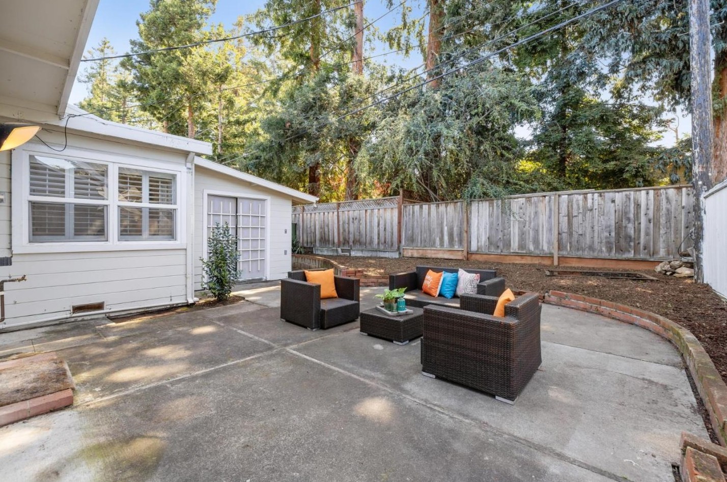 1425 Gilmore St, Mountain View CA  94040-2914 exterior