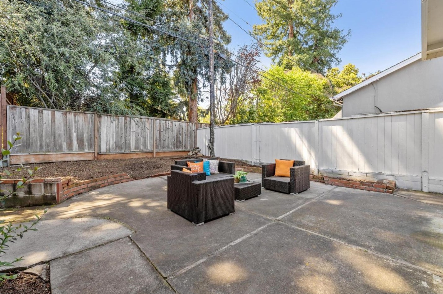 1425 Gilmore St, Mountain View CA  94040-2914 exterior