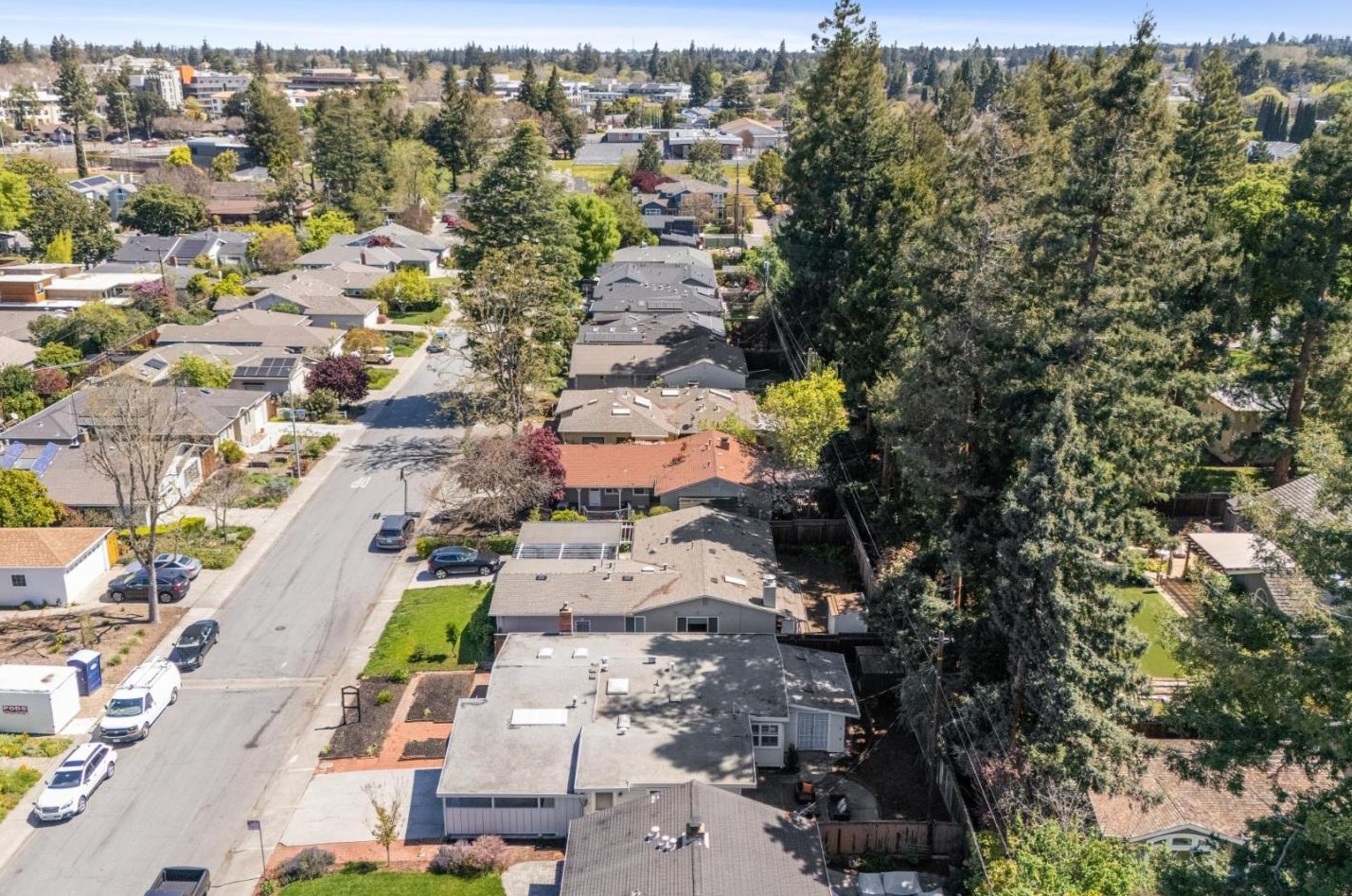 1425 Gilmore St, Mountain View CA  94040-2914 exterior