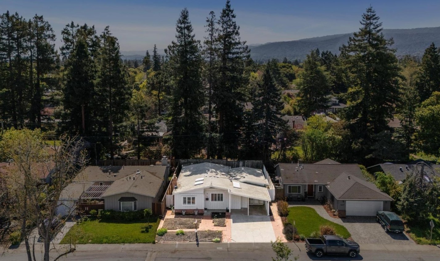 1425 Gilmore St, Mountain View, CA 94040