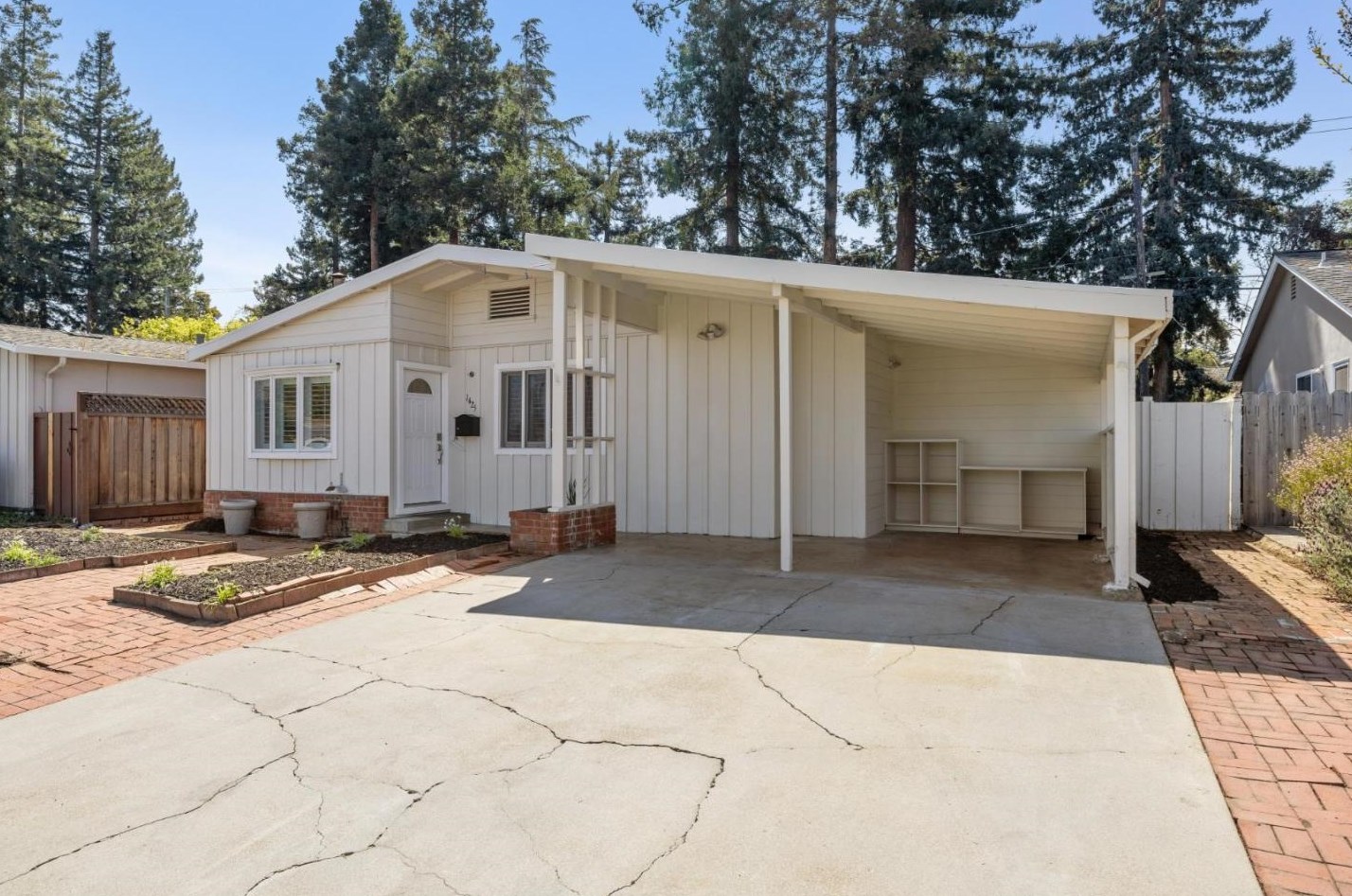 1425 Gilmore St, Mountain View CA  94040-2914 exterior
