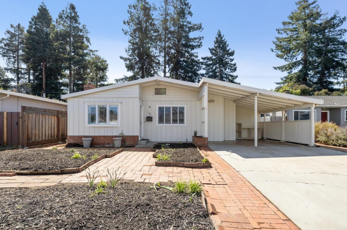 1425 Gilmore St, Mountain View CA  94040-2914 exterior