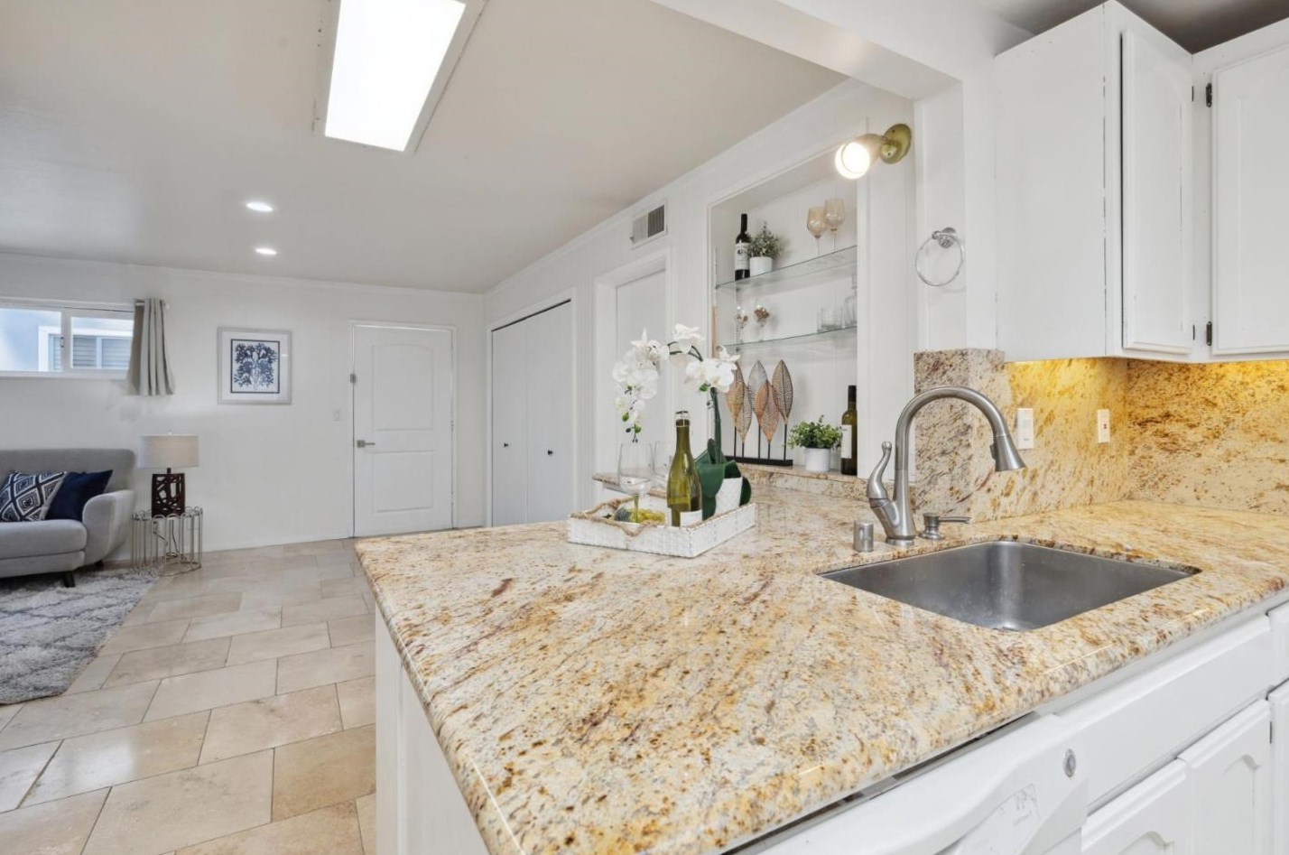 1425 Gilmore St, Mountain View CA  94040-2914 exterior
