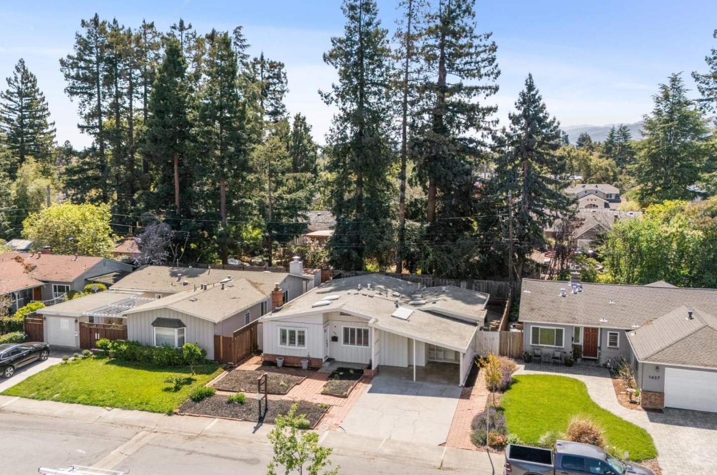 1425 Gilmore St, Mountain View CA  94040-2914 exterior