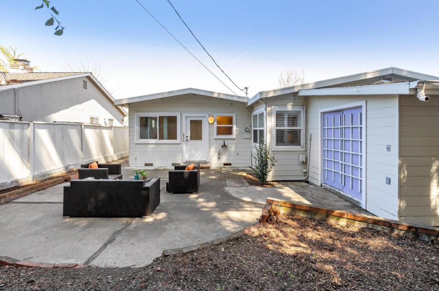 1425 Gilmore St, Mountain View CA  94040-2914 exterior