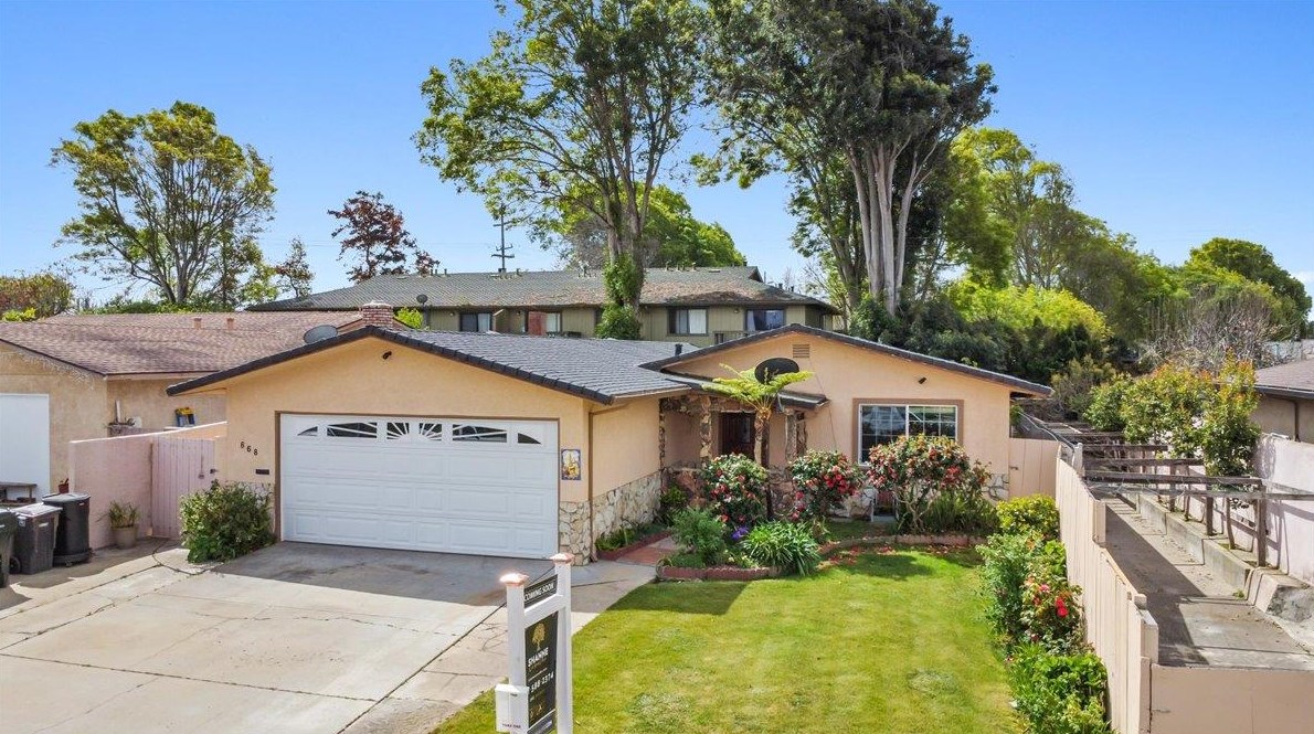 668 Calaveras Dr, Salinas, CA 93906