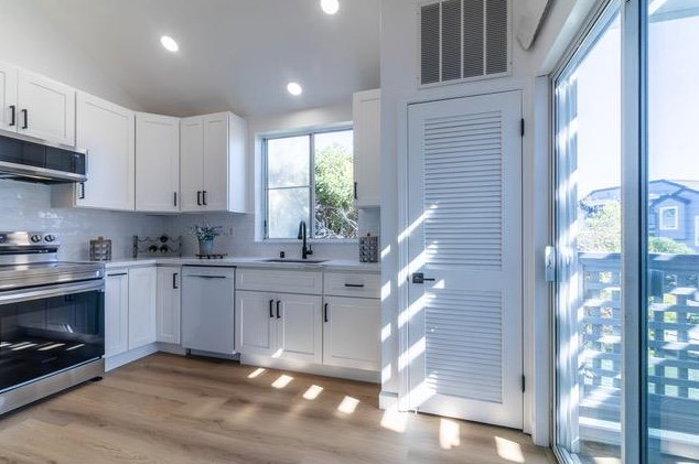 409 Cork Harbour Cir, Redwood City, CA 94065-1610