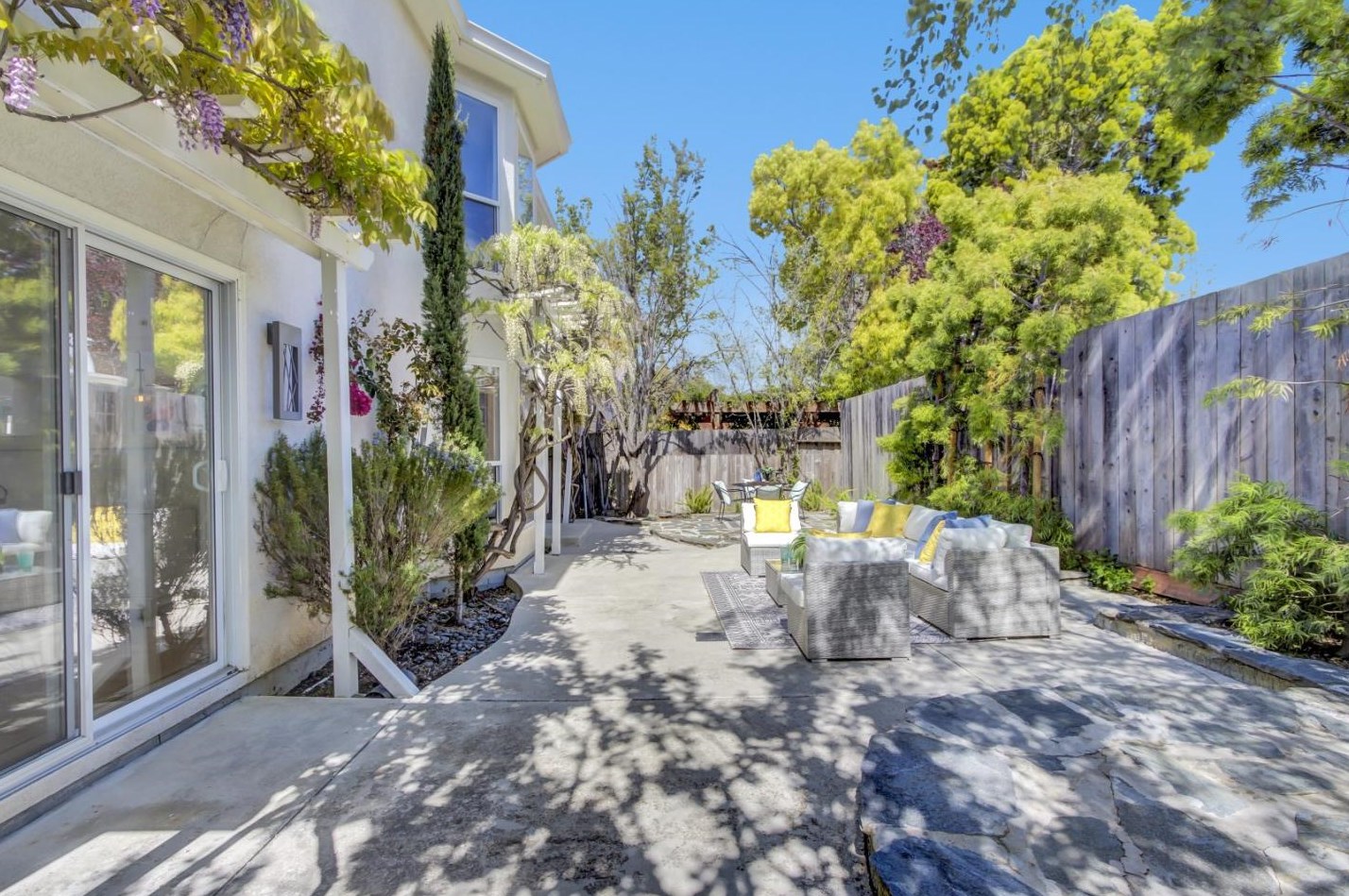 2063 Gordon Ave, Menlo Park CA  94025-6034 exterior