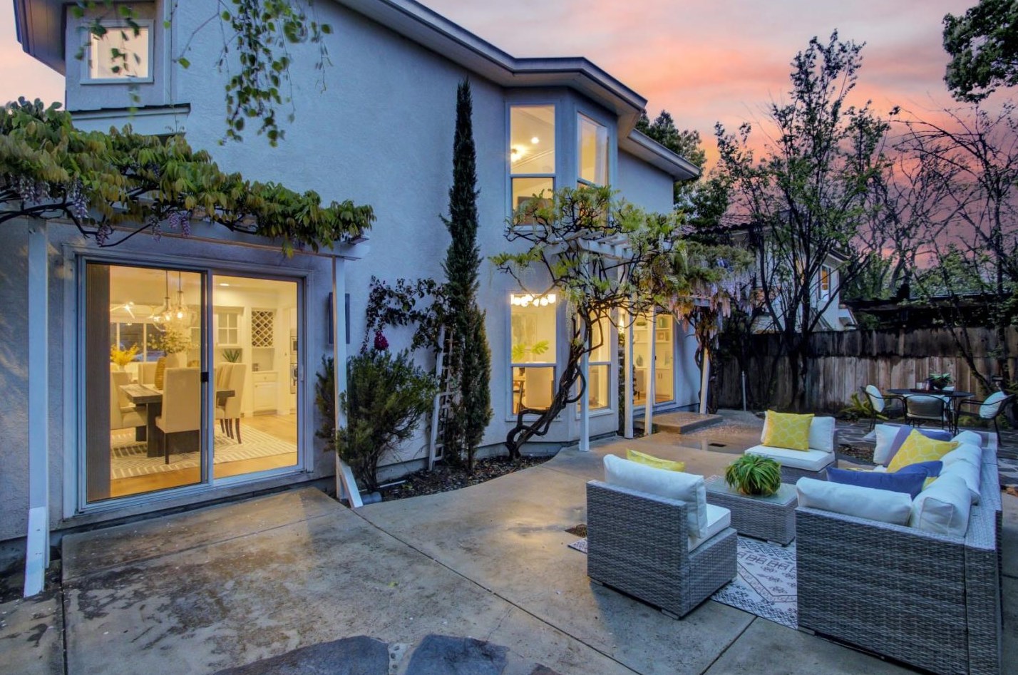 2063 Gordon Ave, Menlo Park CA  94025-6034 exterior