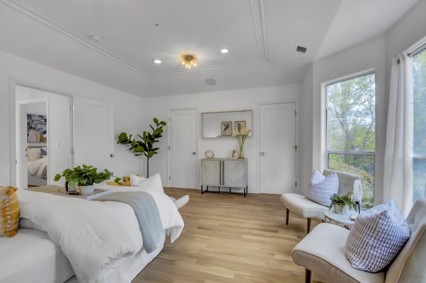 2063 Gordon Ave, Menlo Park CA  94025-6034 exterior