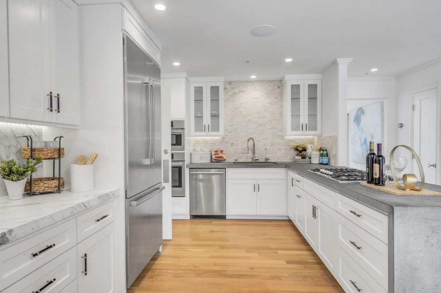 2063 Gordon Ave, Menlo Park CA  94025-6034 exterior