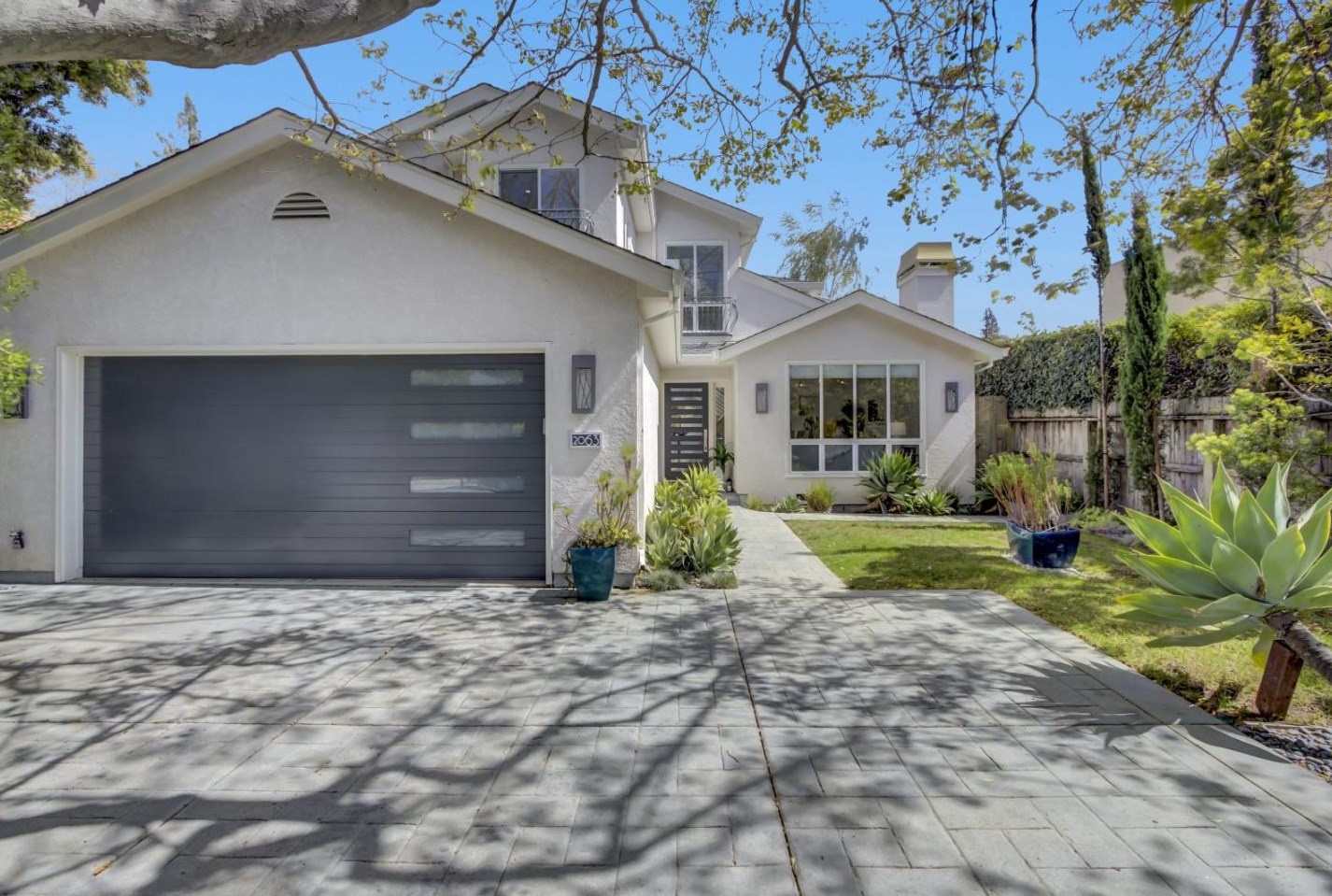2063 Gordon Ave, Menlo Park CA  94025-6034 exterior