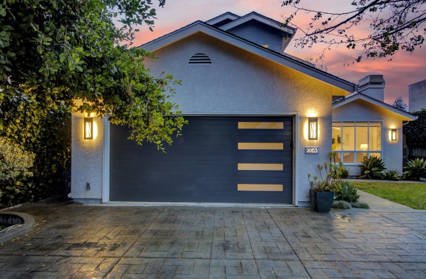2063 Gordon Ave, Menlo Park CA  94025-6034 exterior