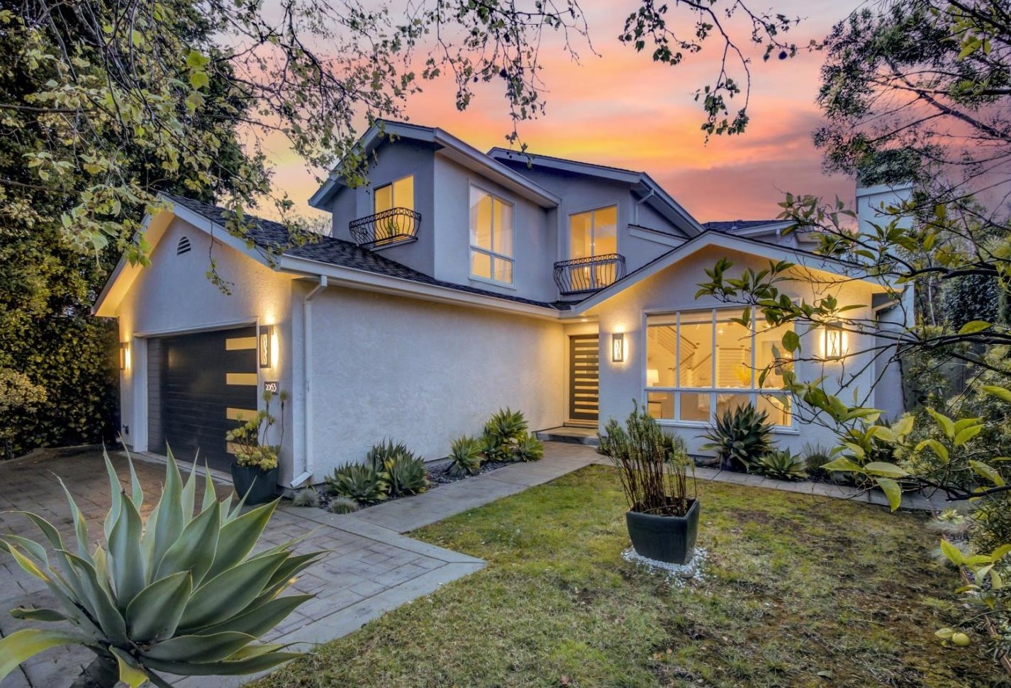2063 Gordon Ave, Menlo Park CA  94025-6034 exterior