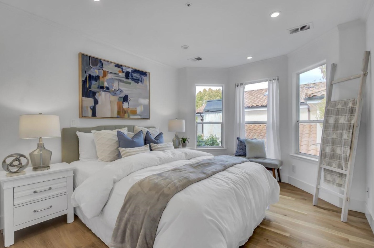 2063 Gordon Ave, Menlo Park CA  94025-6034 exterior