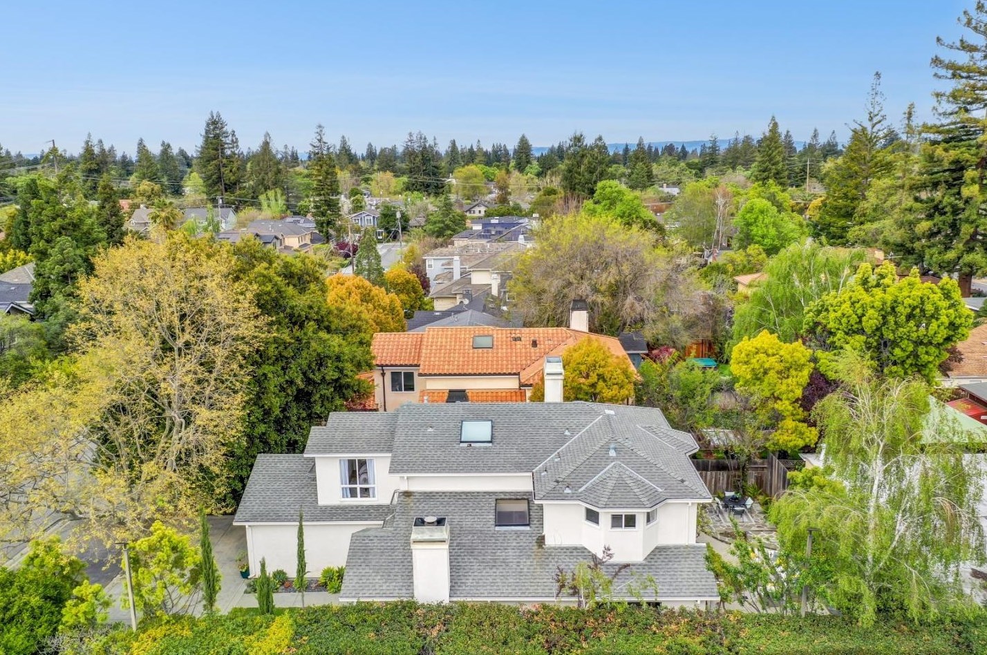 2063 Gordon Ave, Menlo Park CA  94025-6034 exterior