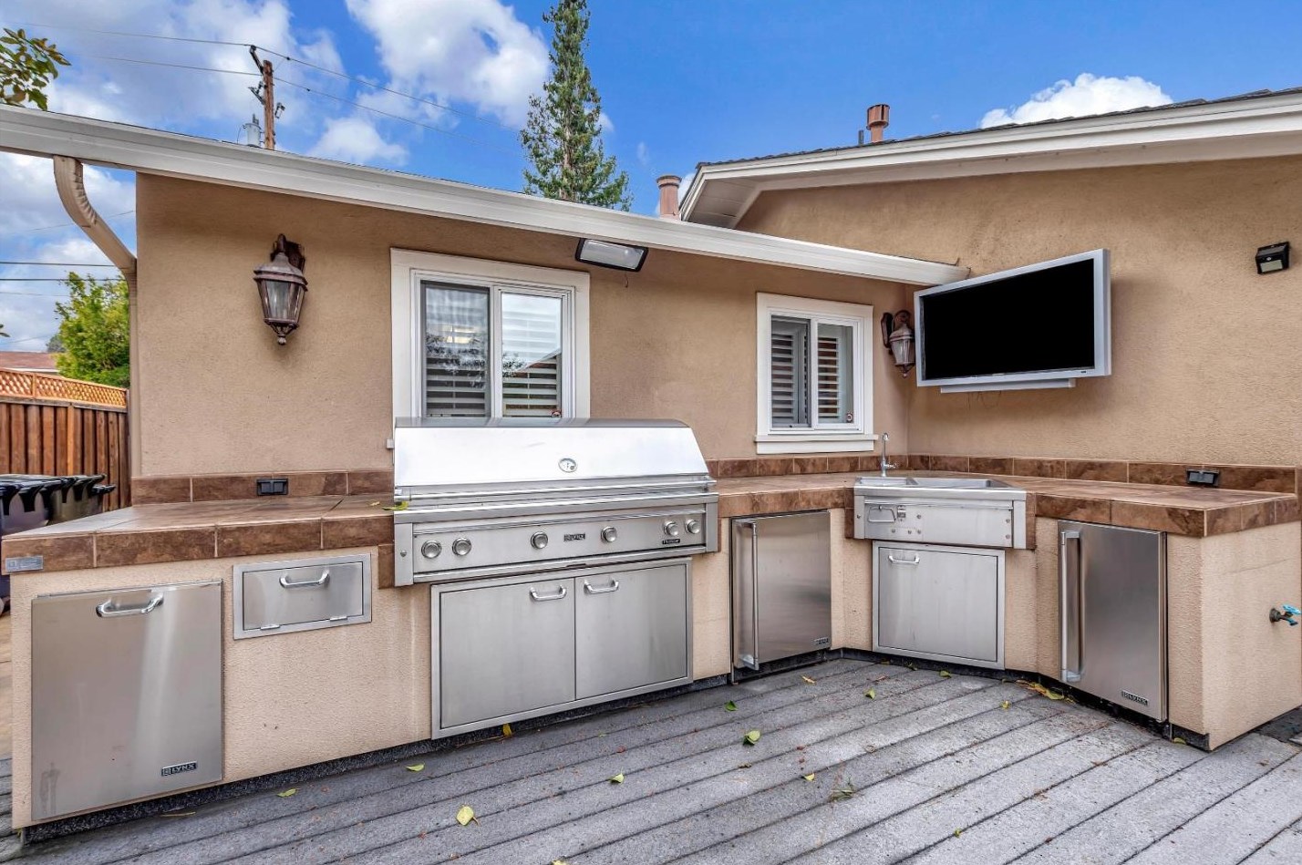 1623 Fallen Leaf Ln, Los Altos CA  94024-6212 exterior