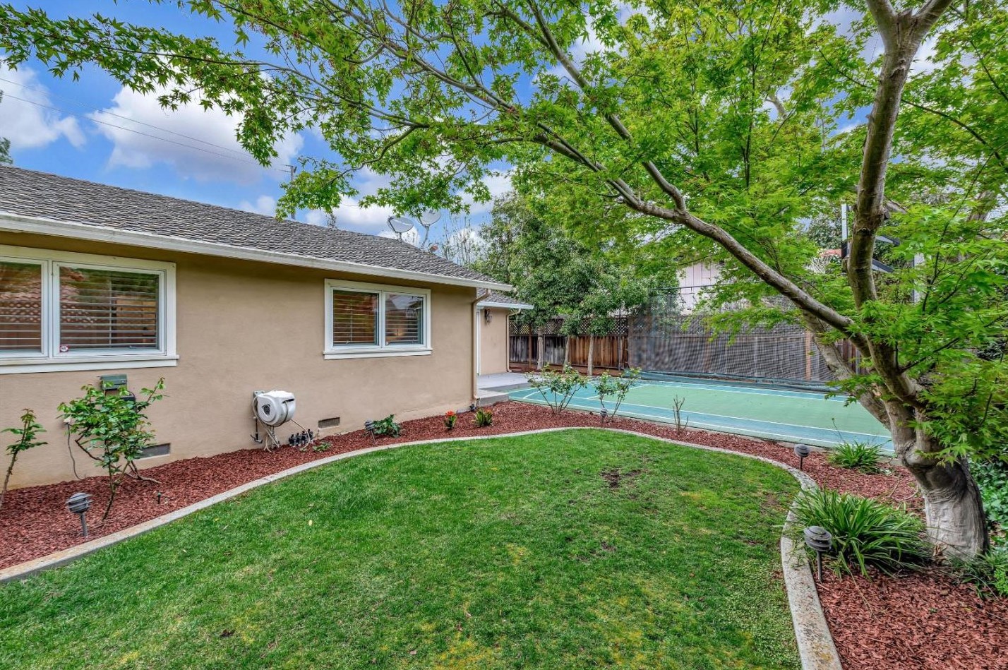 1623 Fallen Leaf Ln, Los Altos CA  94024-6212 exterior