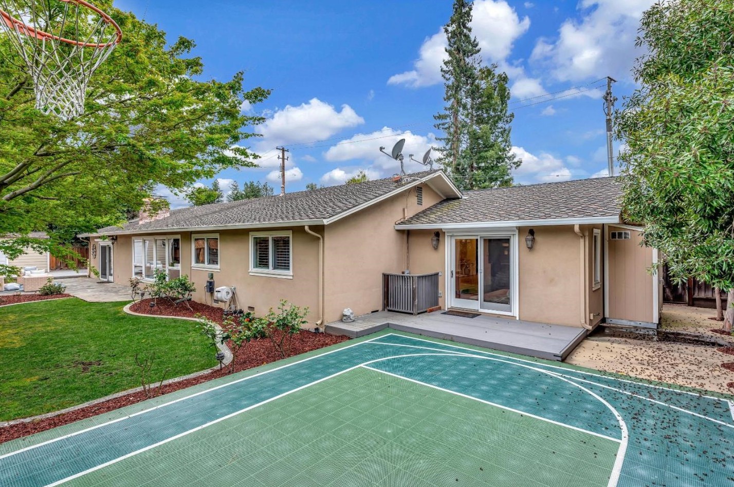 1623 Fallen Leaf Ln, Los Altos CA  94024-6212 exterior