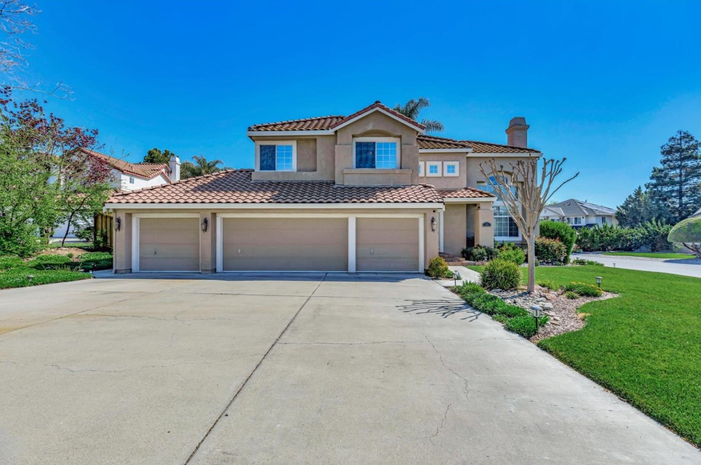 32 Maries Ct, Hollister, CA 95023