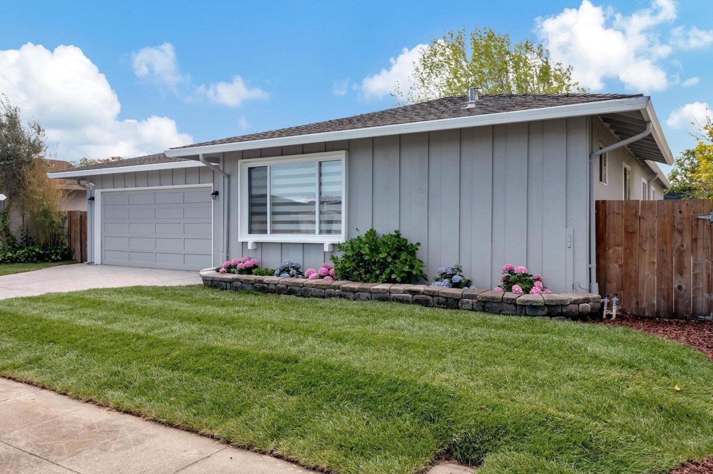 768 Niantic Dr, San Mateo, CA 94404