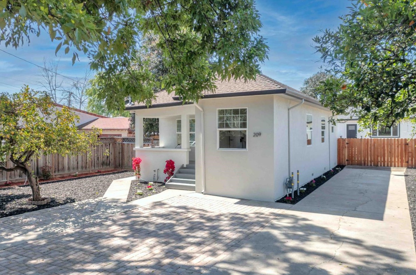 209 19th St, San Jose, CA 95116-2708