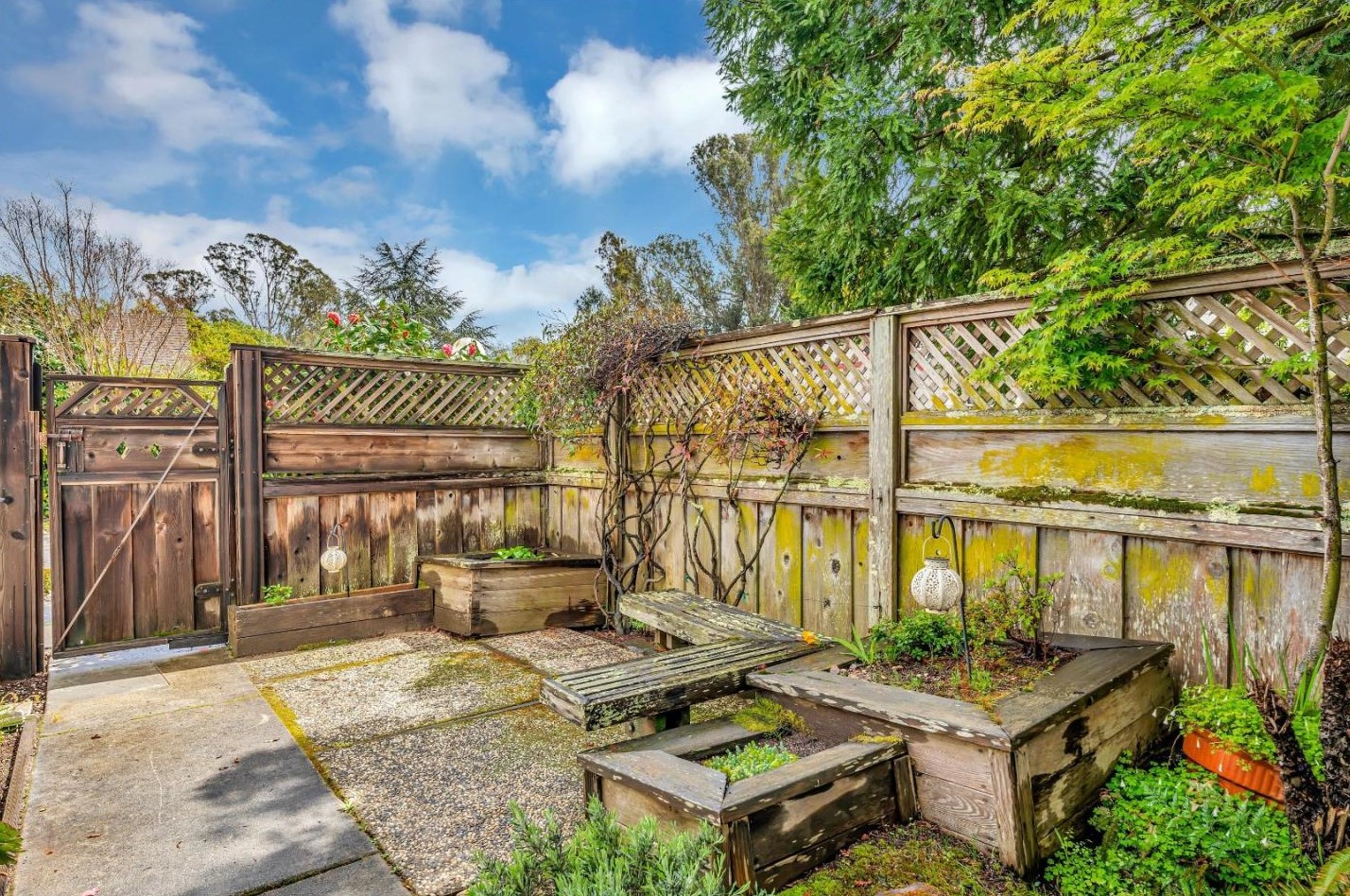 3201 Stockbridge Ln, Santa Cruz, CA 95065-2019